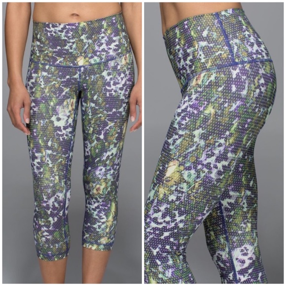 lululemon athletica Pants - Lululemon Wunder Under Crop II Floral Dot Size 6